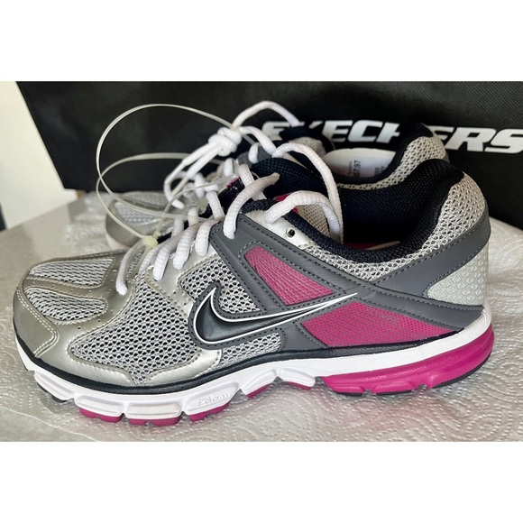 Nike Zoom Womens Silver/Pink Sneakers 6.5 NWT - Picture 2 of 8
